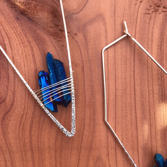 Royal Blue Geode Threader Hoops! - Picture 4 of 5